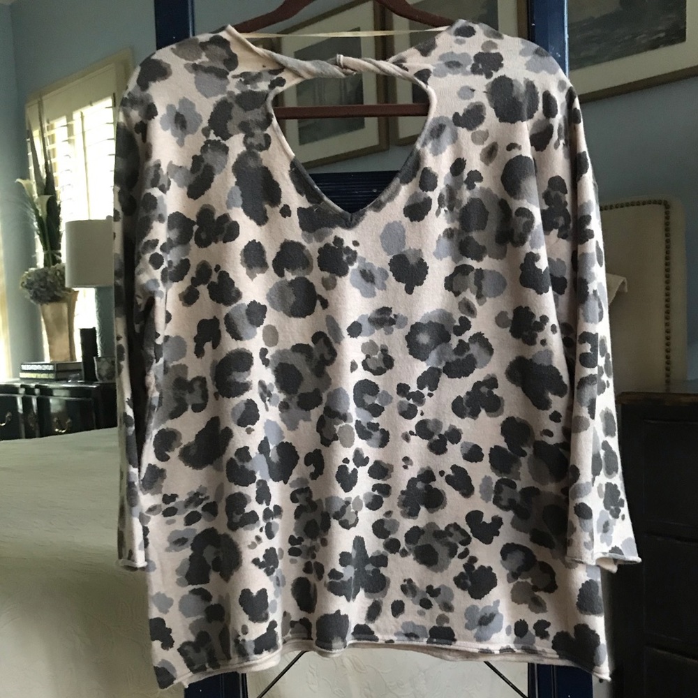Democracy V-neck Leopard Sweater, L - Picture 4 of 10